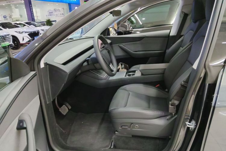 Tesla Model Y 2025 #15 Tesla Model Y 2025 car image #15