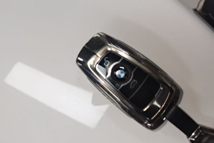 BMW 3 Series 2019 car image #9