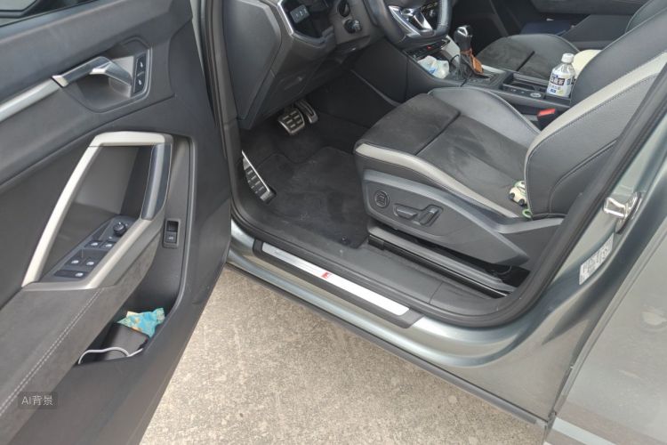 Audi Q3 2021 car image #18