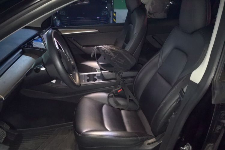 Tesla Model Y 2022 immagine di auto #19