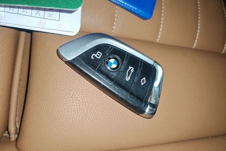 BMW 3 Series 2019 car image #10