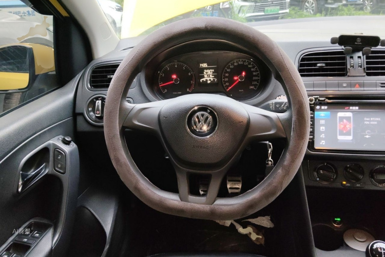 Volkswagen Polo 2015 #12 Volkswagen Polo 2015 car image #12