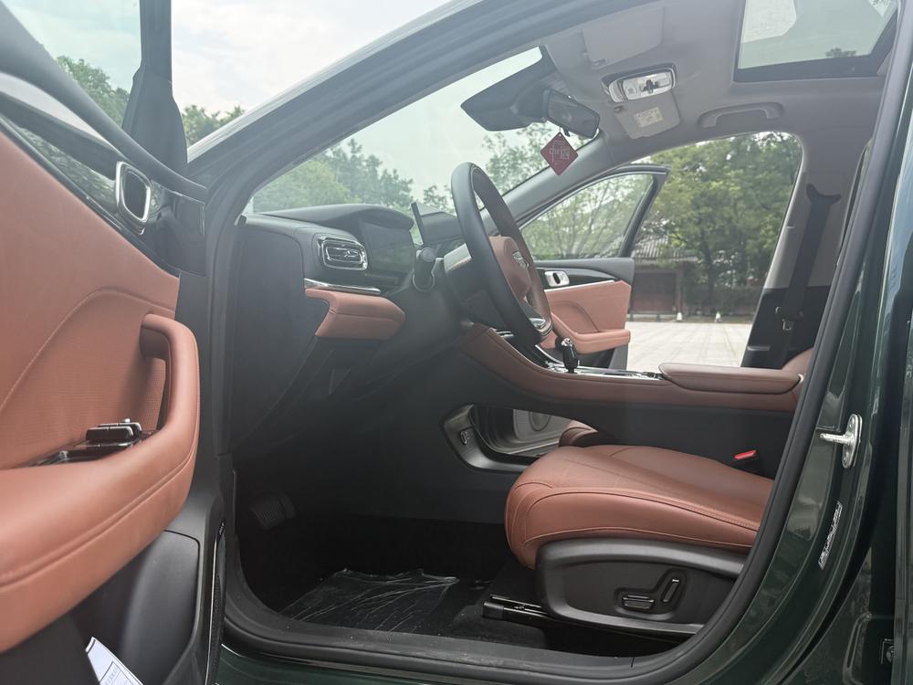 GEELY Emgrand 2025 #14 GEELY Emgrand 2025 car image #14