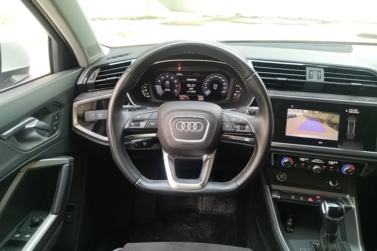 Audi Q3 2021 car image #11