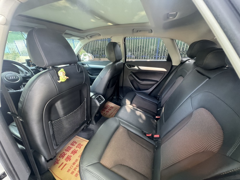 Audi Q3 2019 car image #8