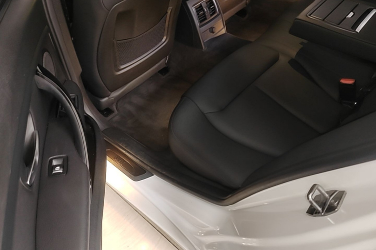 BMW 3 Series 2017 #17 BMW 3 Series 2017 car image #17