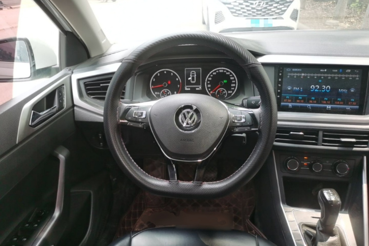 Volkswagen Polo 2020 car image #11