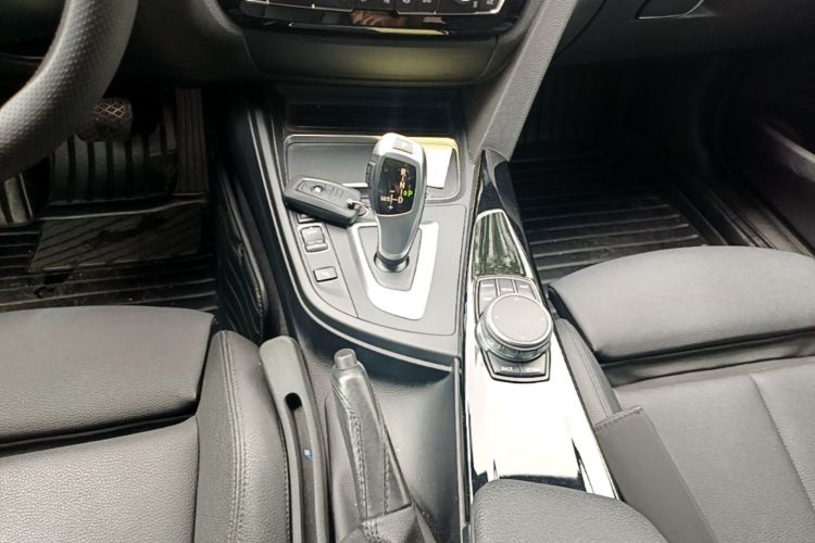 BMW 3 Series GT 2019 صورة سيارة #18