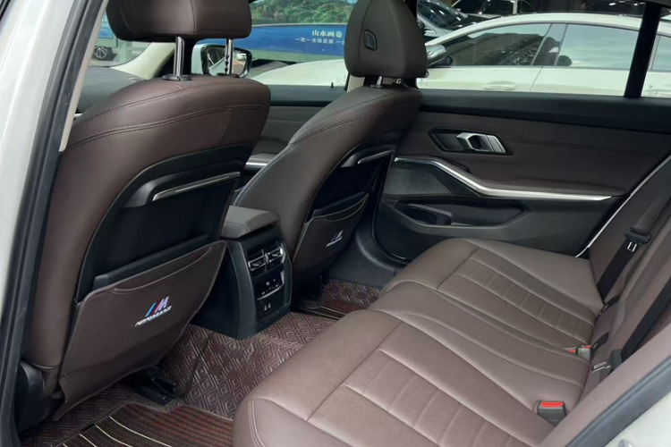 BMW 3 Series 2021 car image #11