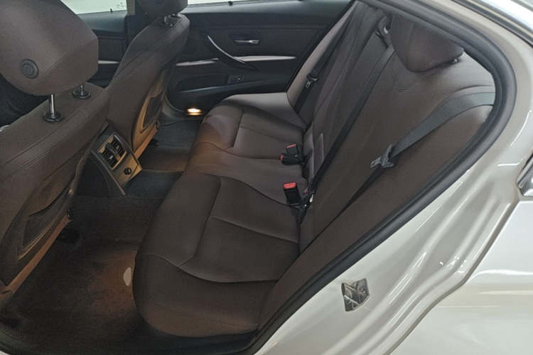 BMW 3 Series 2018 #17 BMW 3 Series 2018 car image #17