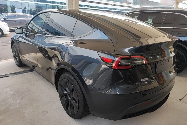 Tesla Model Y 2024 car image #5