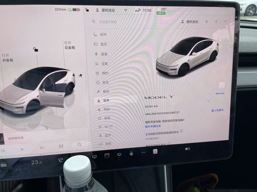 Tesla Model Y 2025 #9 Tesla Model Y 2025 car image #9