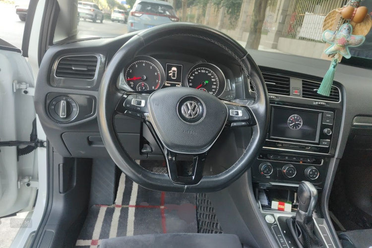 Volkswagen Golf 2018 car image #12