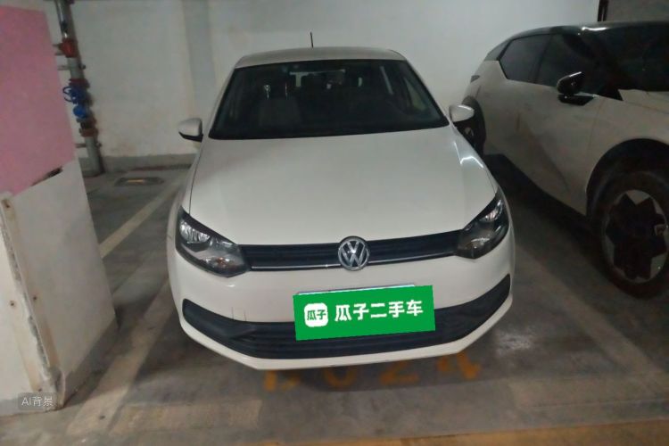 Volkswagen Polo 2015 car image #3