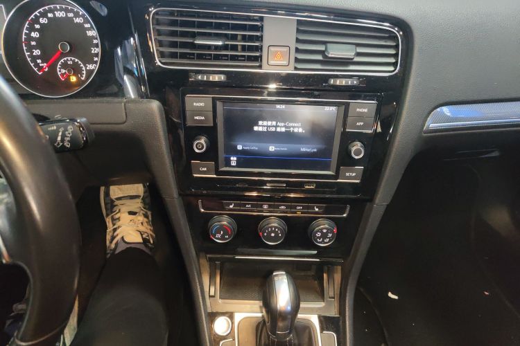 Volkswagen Golf 2018 immagine di auto #13