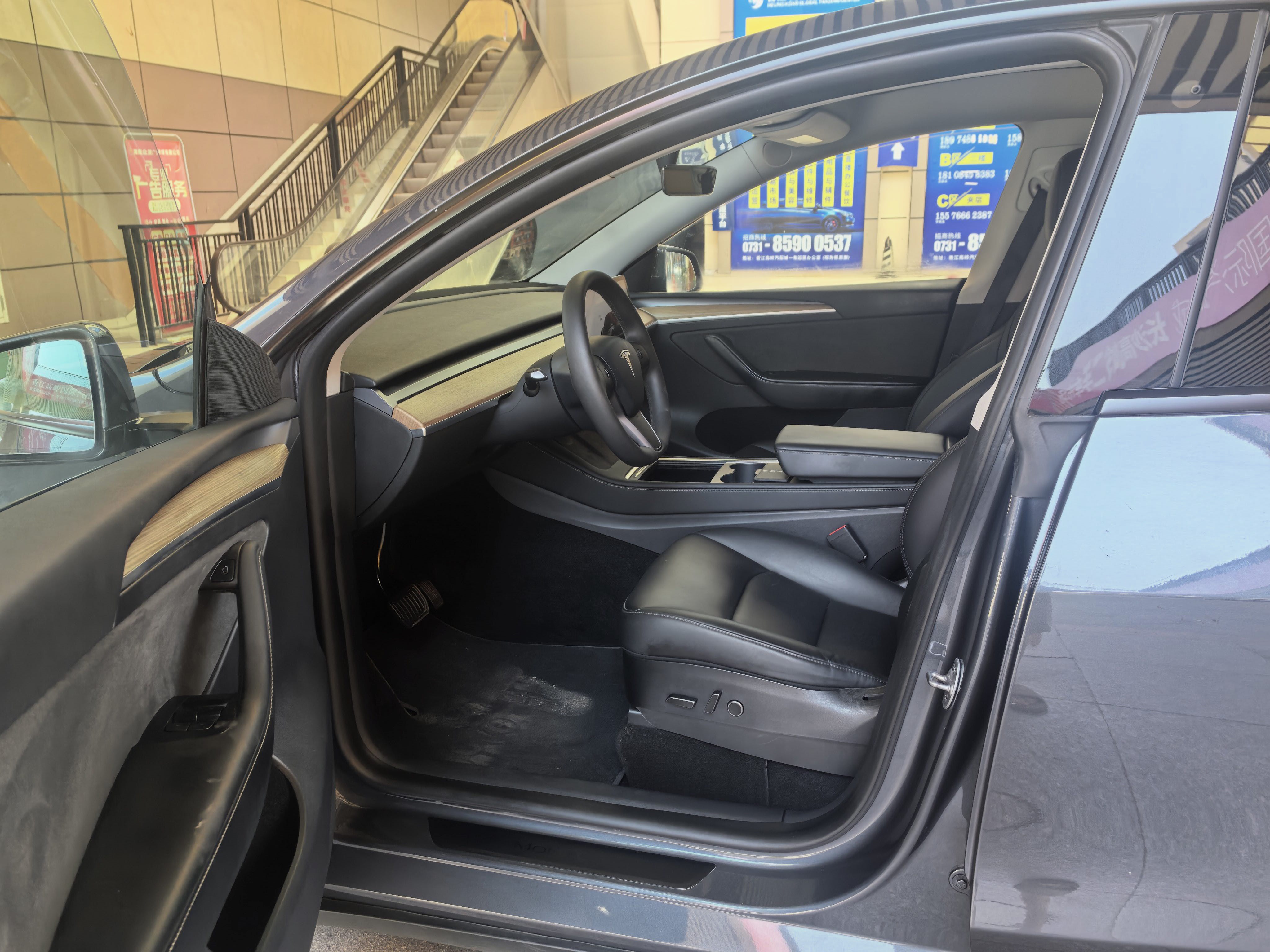 Tesla Model Y 2023 car image #6