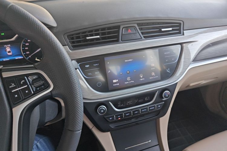 GEELY Emgrand 2018 car image #13