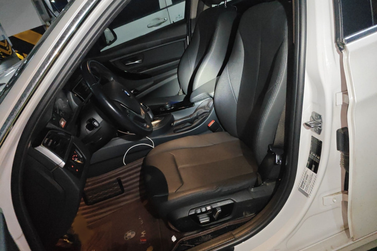 BMW 3 Series 2017 #19 BMW 3 Series 2017 car image #19