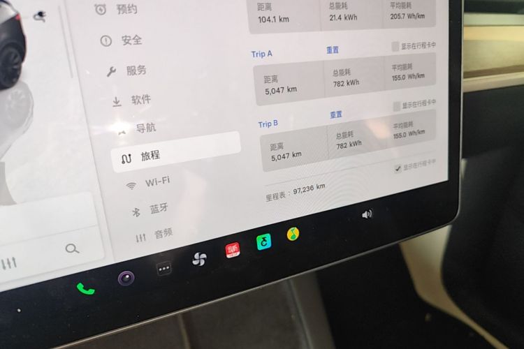 Tesla Model Y 2023 car image #12