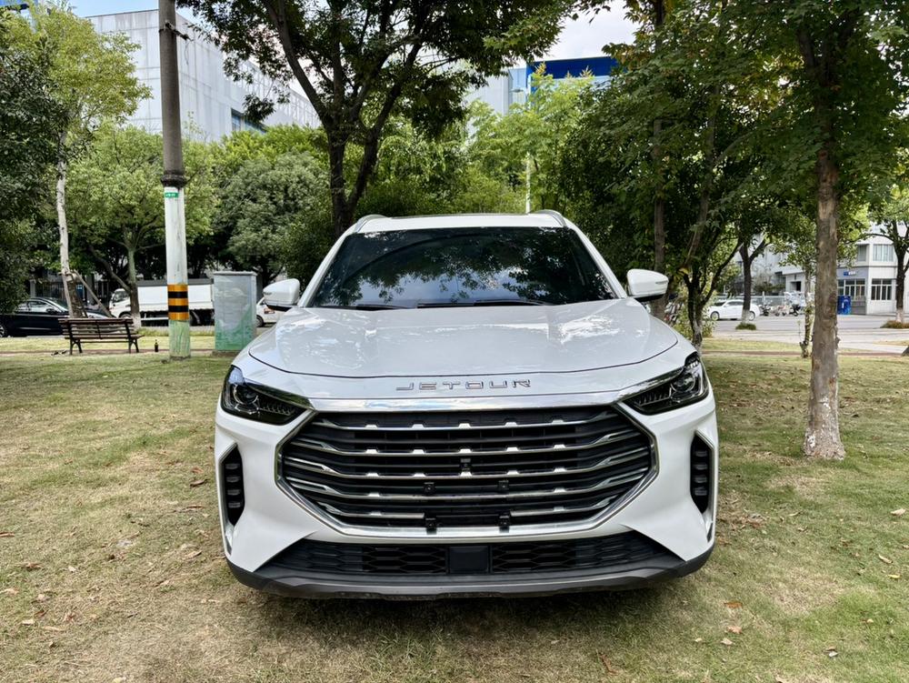 Jetour X70 PLUS 2022 car image #2