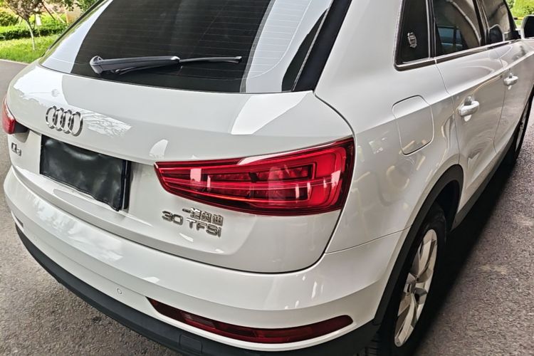 Audi Q3 2019 car image #8