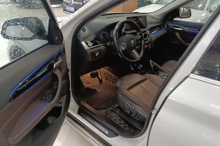 BMW X1 2020 car image #12