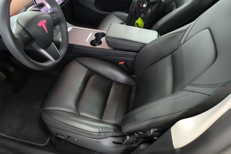 Tesla Model Y 2022 car image #19