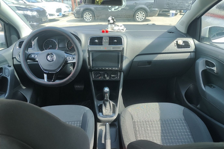 Volkswagen Polo 2017 car image #10