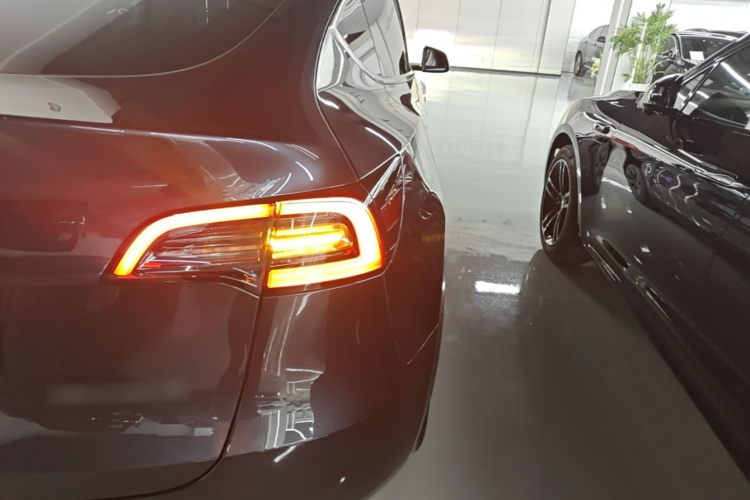 Tesla Model Y 2025 car image #8