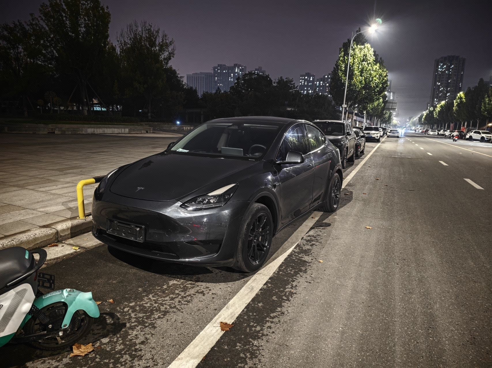 Tesla Model Y 2024 immagine di auto 