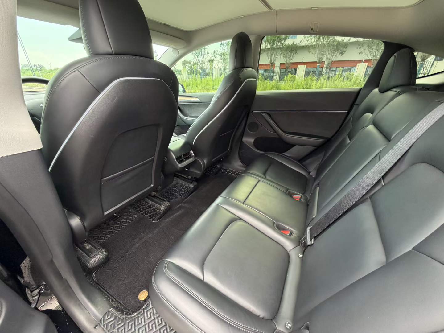Tesla Model Y 2022 #4 Tesla Model Y 2022 car image #4