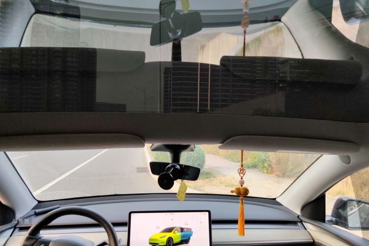Tesla Model Y 2023 #20 Tesla Model Y 2023 car image #20