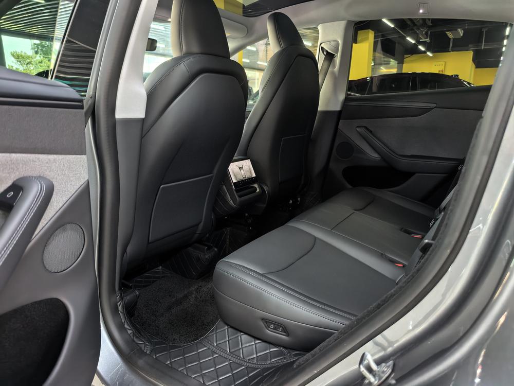 Tesla Model Y 2025 car image #17