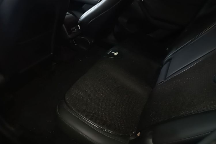 Tesla Model Y 2021 #14 Tesla Model Y 2021 car image #14