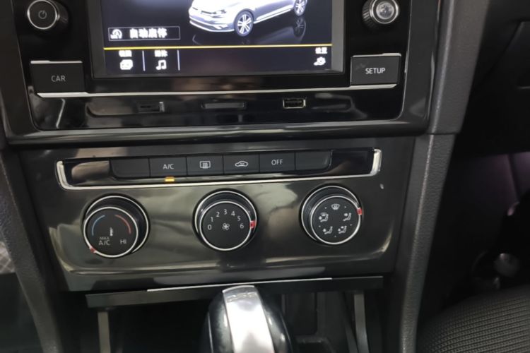 Volkswagen Golf 2018 car image #13