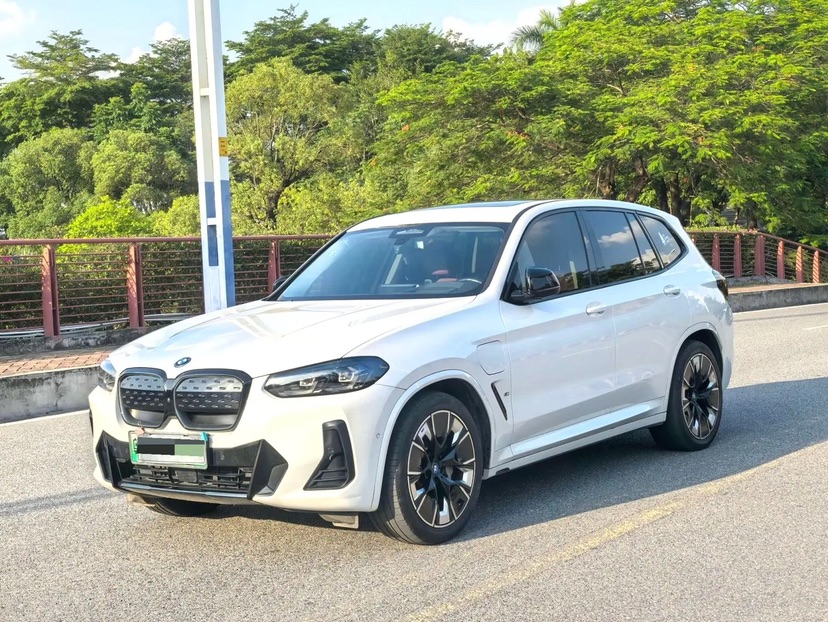BMW iX3 2023 car image 