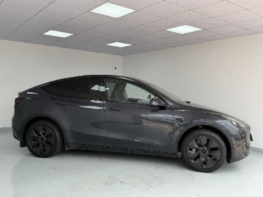Tesla Model Y 2024 #3 Tesla Model Y 2024 car image #3