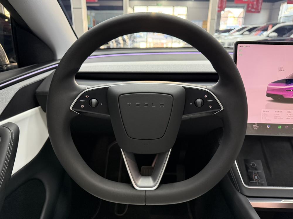 Tesla Model Y 2025 #13 Tesla Model Y 2025 immagine di auto #13
