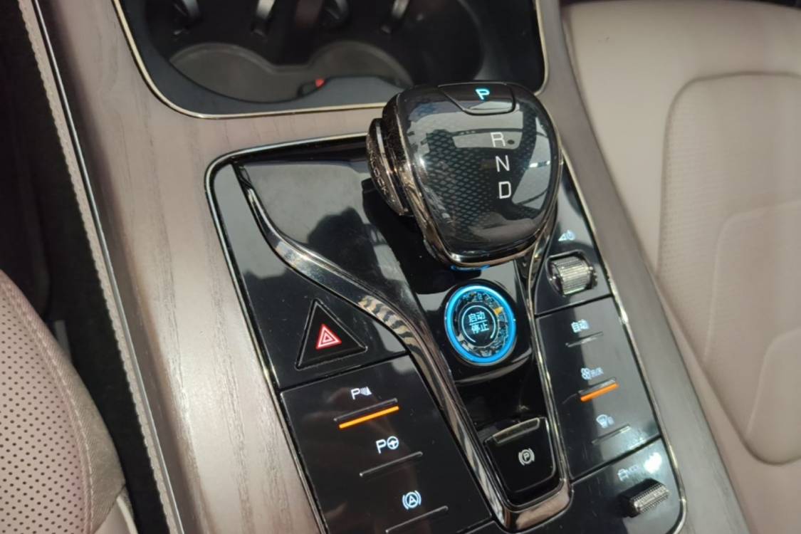 BYD Han 2024 car image #27