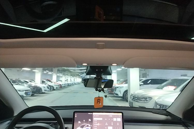 Tesla Model Y 2024 immagine di auto #22