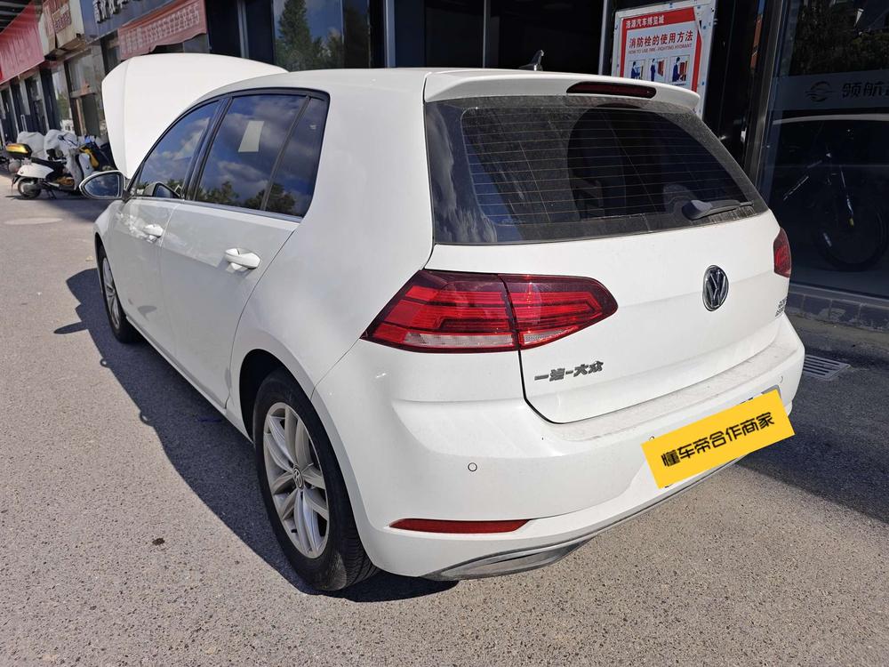 Volkswagen Golf 2019 car image #3