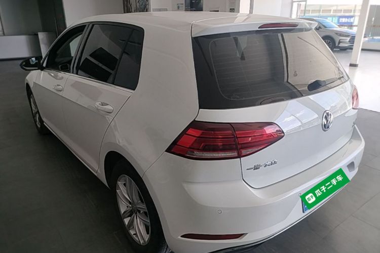 Volkswagen Golf 2018 car image #5