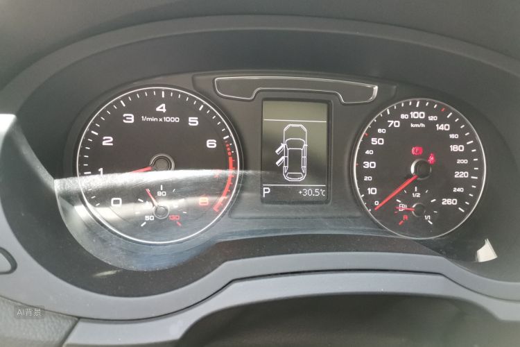 Audi Q3 2018 car image #13