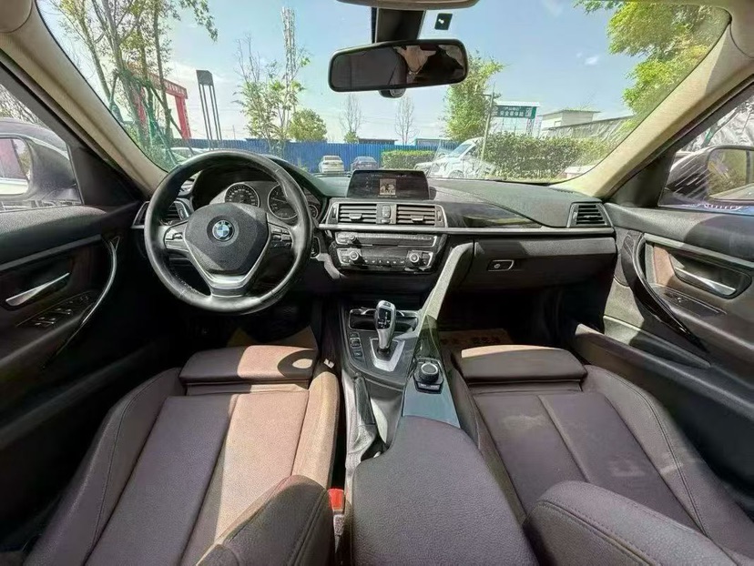 BMW 3 Series 2018 #5 BMW 3 Series 2018 car image #5