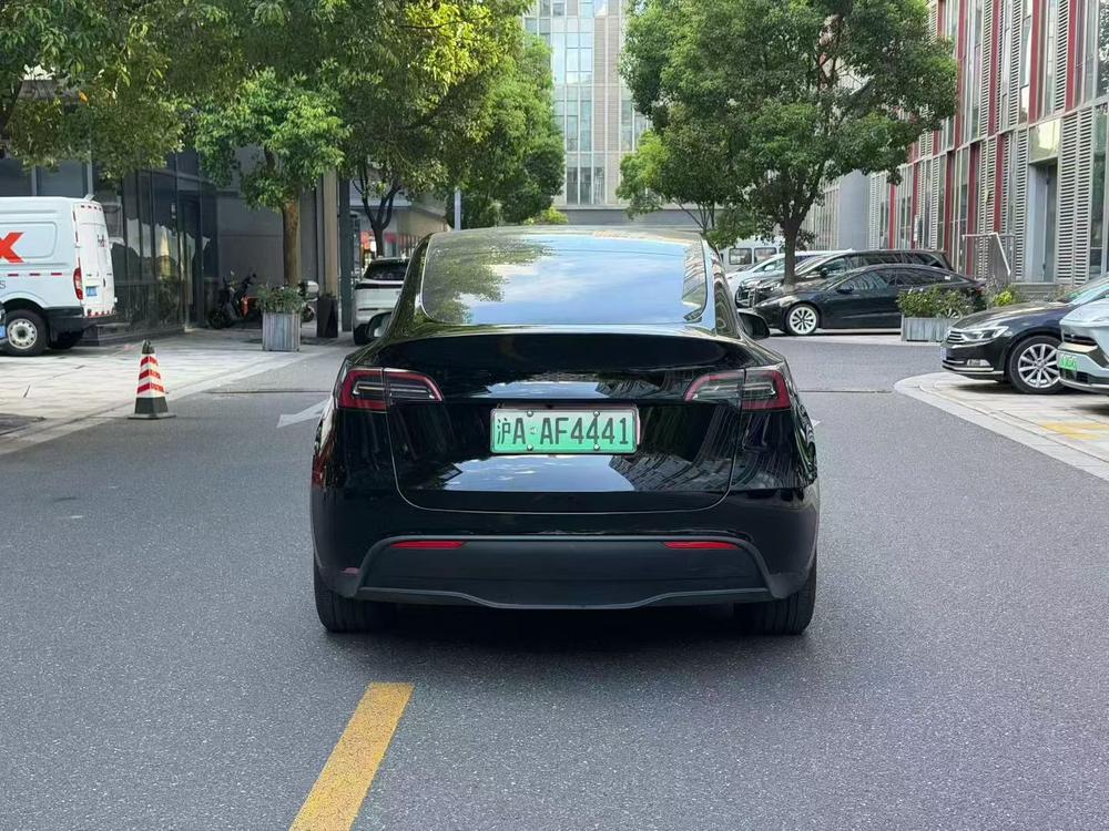 Tesla Model Y 2023 صورة سيارة #5