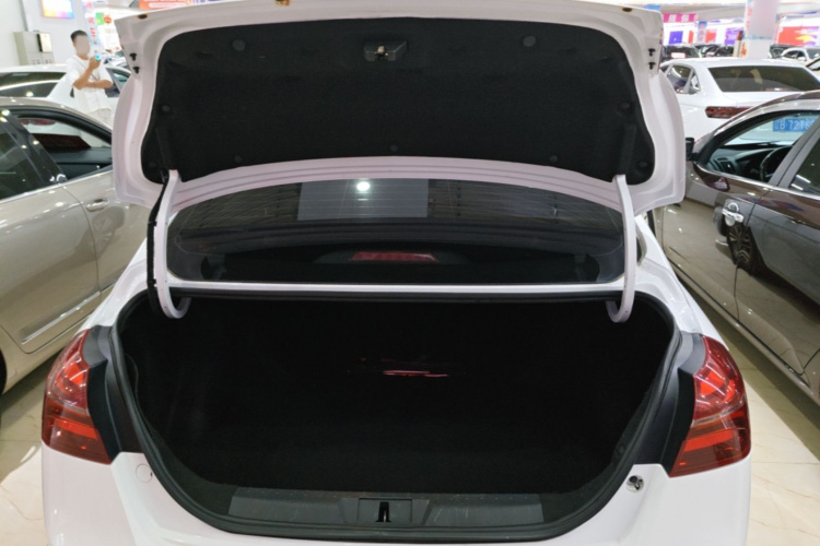 GEELY Emgrand 2019 #19 GEELY Emgrand 2019 car image #19