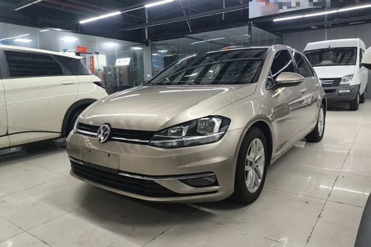 Volkswagen Golf 2018 car image #2
