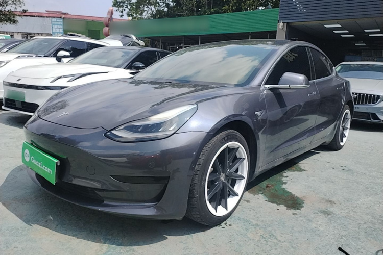 Tesla Model 3 2020 car image #2