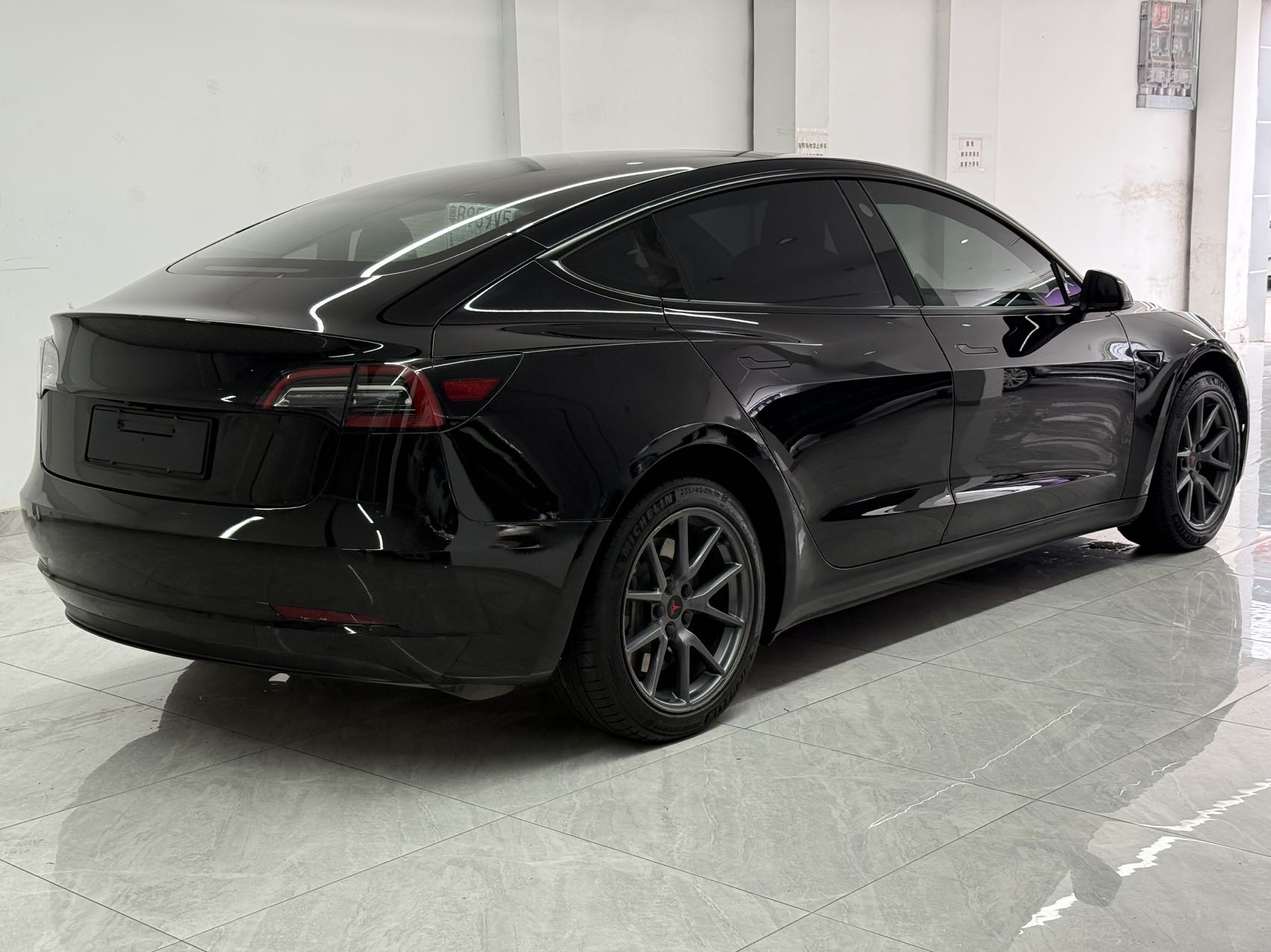 Tesla Model 3 2023 car image #4
