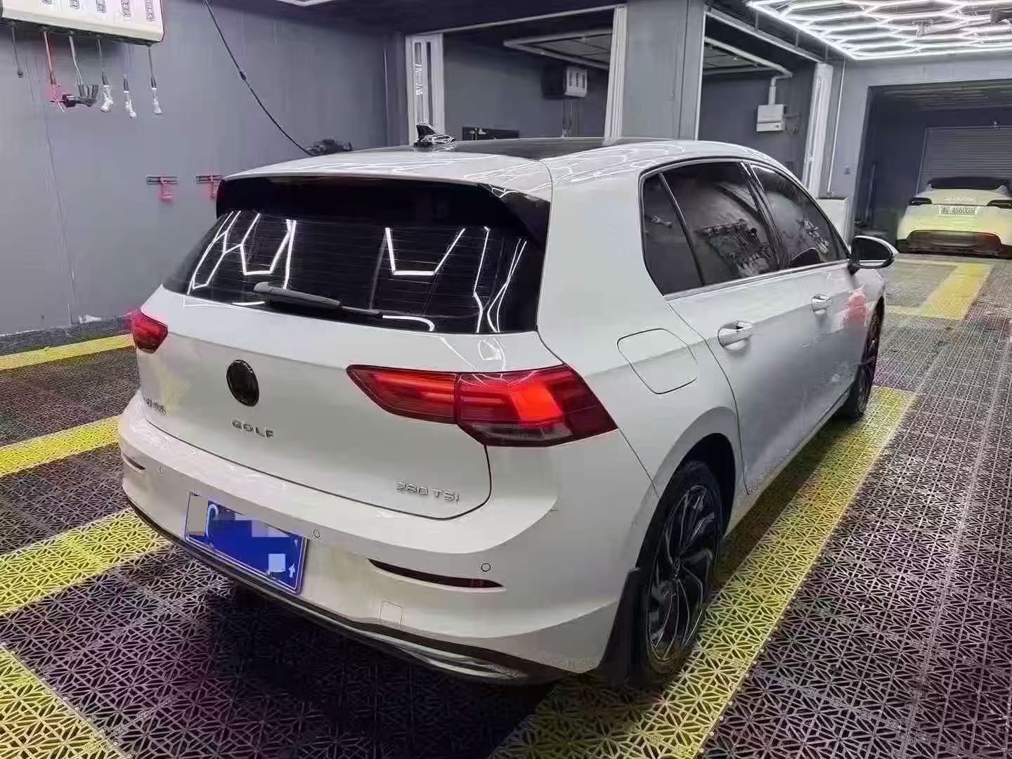 Volkswagen Golf 2021 car image #2